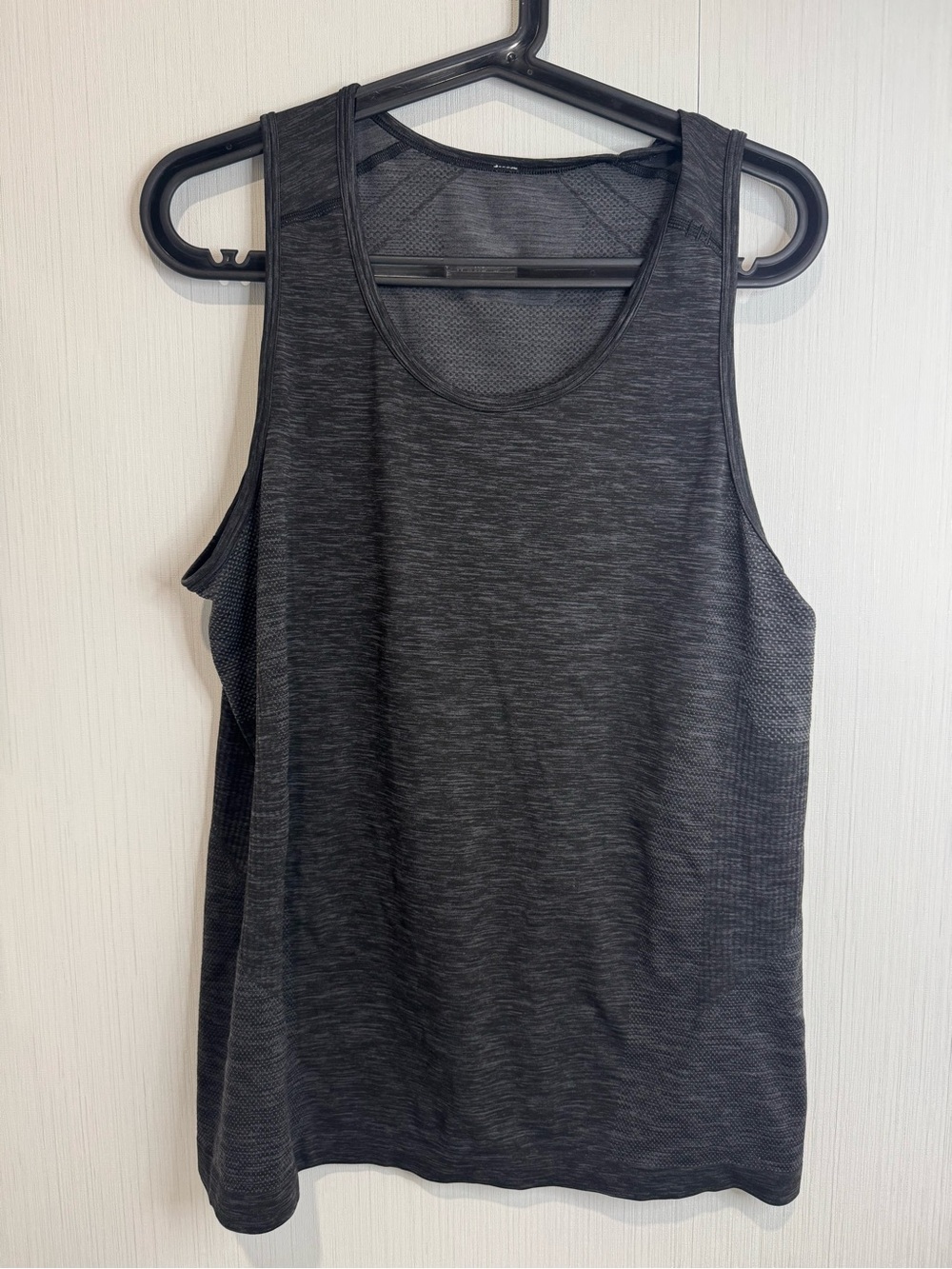 Lululemon Men’s Tank. Grey Charcoal Black. Medium.